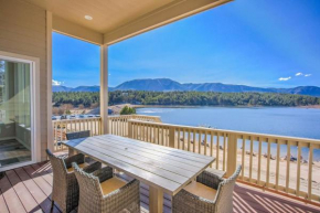 Luxury Lake House With Mountain Views & Hot Tub
